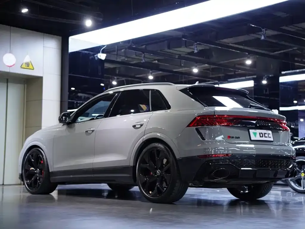 Audi RS Q8 — фото 8