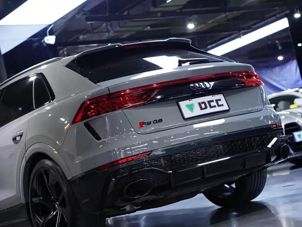 Audi RS Q8 — фото 10