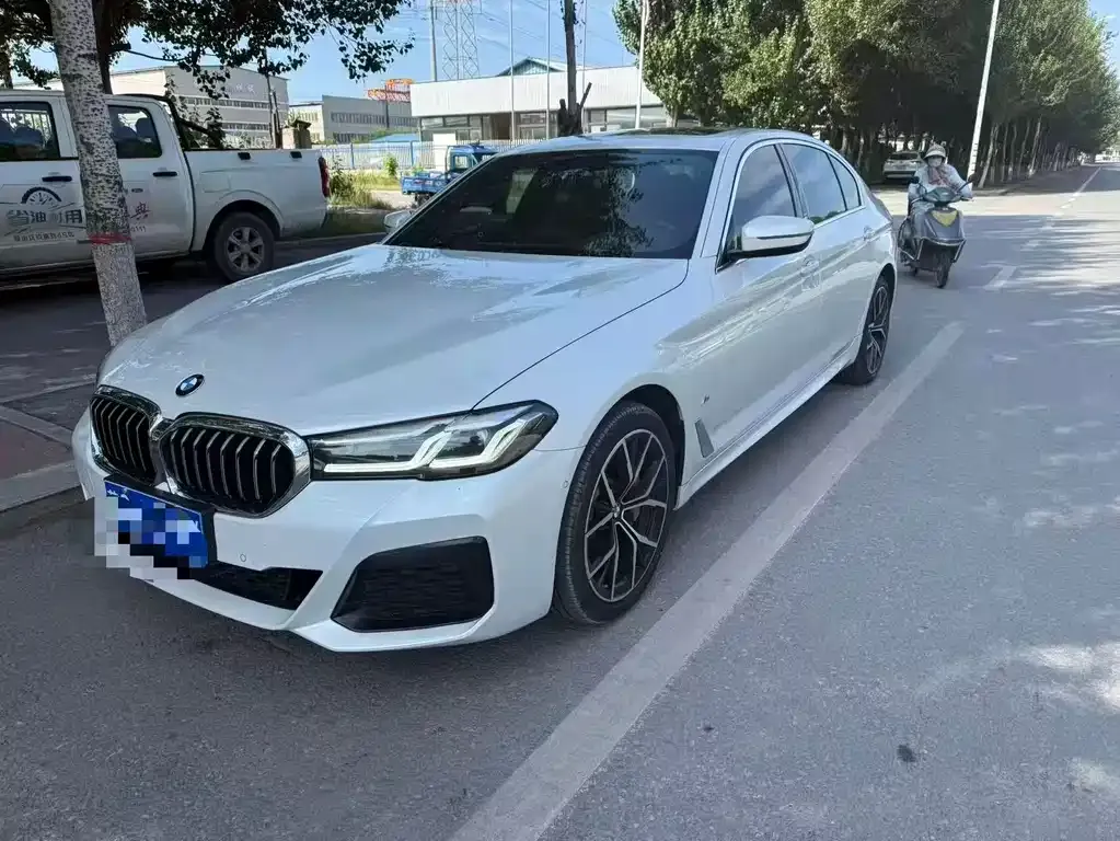BMW 5 Series — фото 1