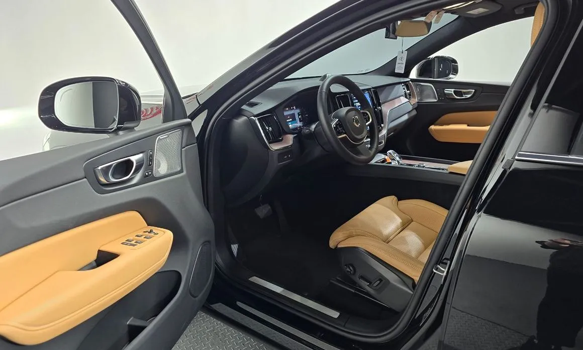 Volvo XC60 — фото 10