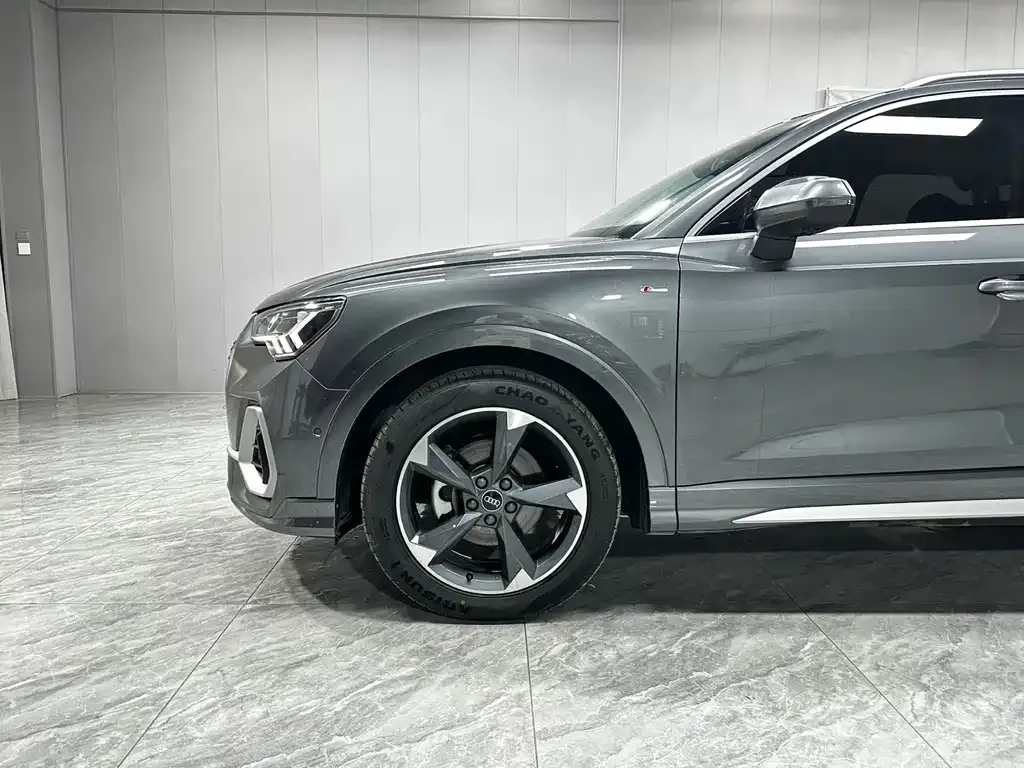 Audi Q3 — фото 8
