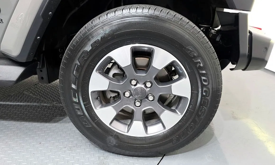 Jeep Wrangler — фото 10