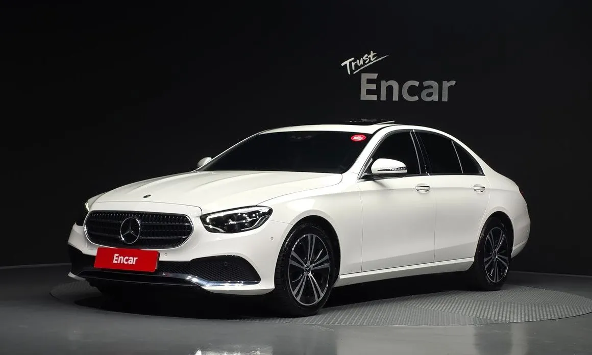 Mercedes-Benz E-Class — фото 1