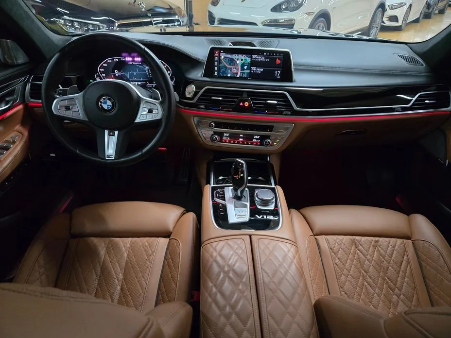 BMW 7-Series — фото 10