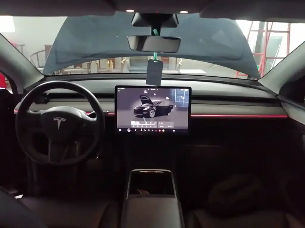 Tesla Model Y — фото 5