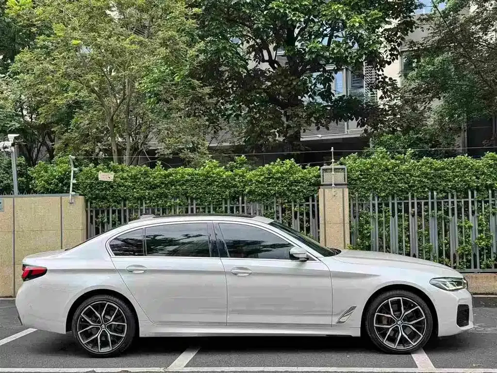 BMW 5 Series — фото 10