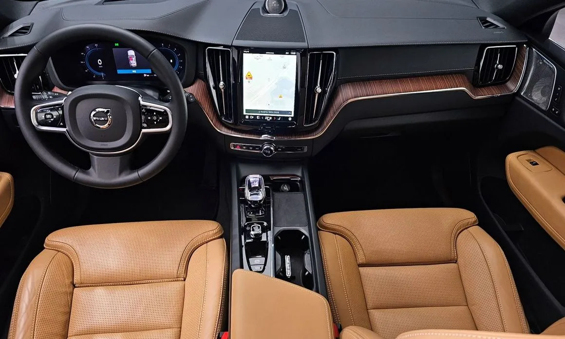 Volvo XC60 — фото 10