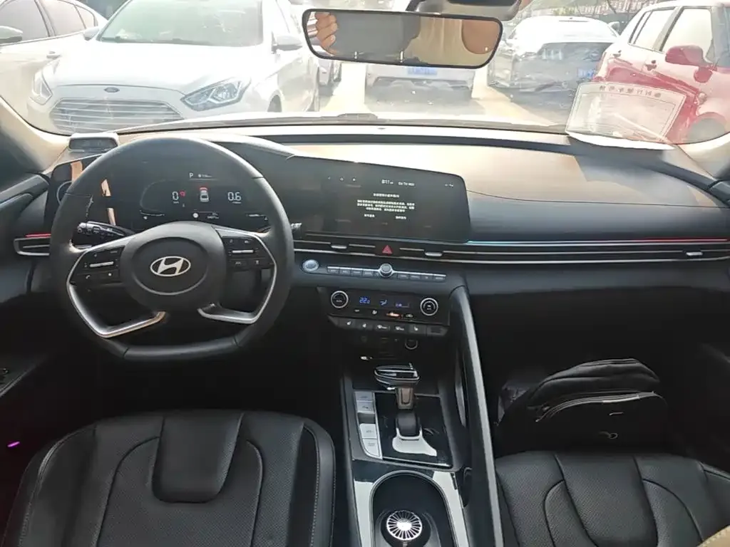 Hyundai Elantra — фото 3
