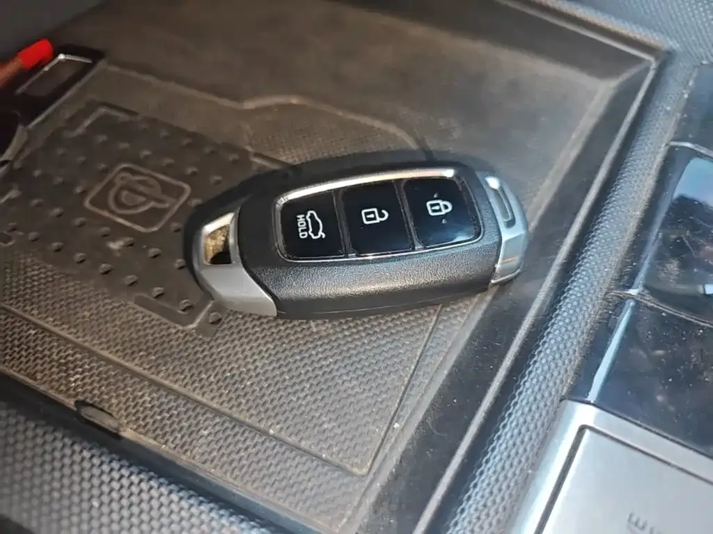 Hyundai Elantra — фото 6