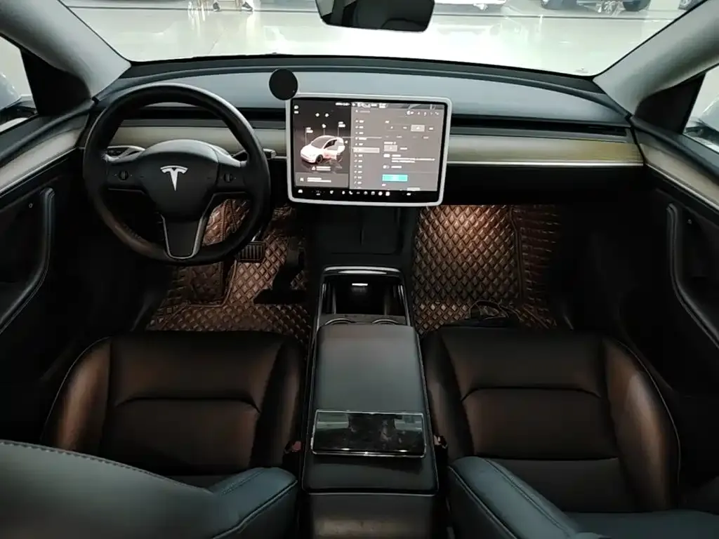 Tesla Model Y — фото 5