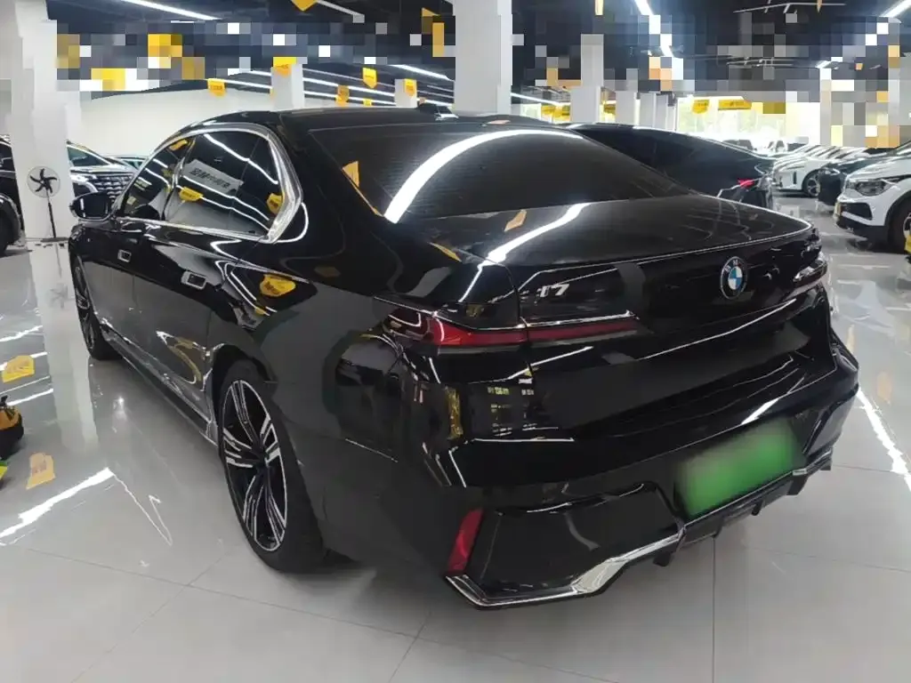 BMW i7 — фото 10