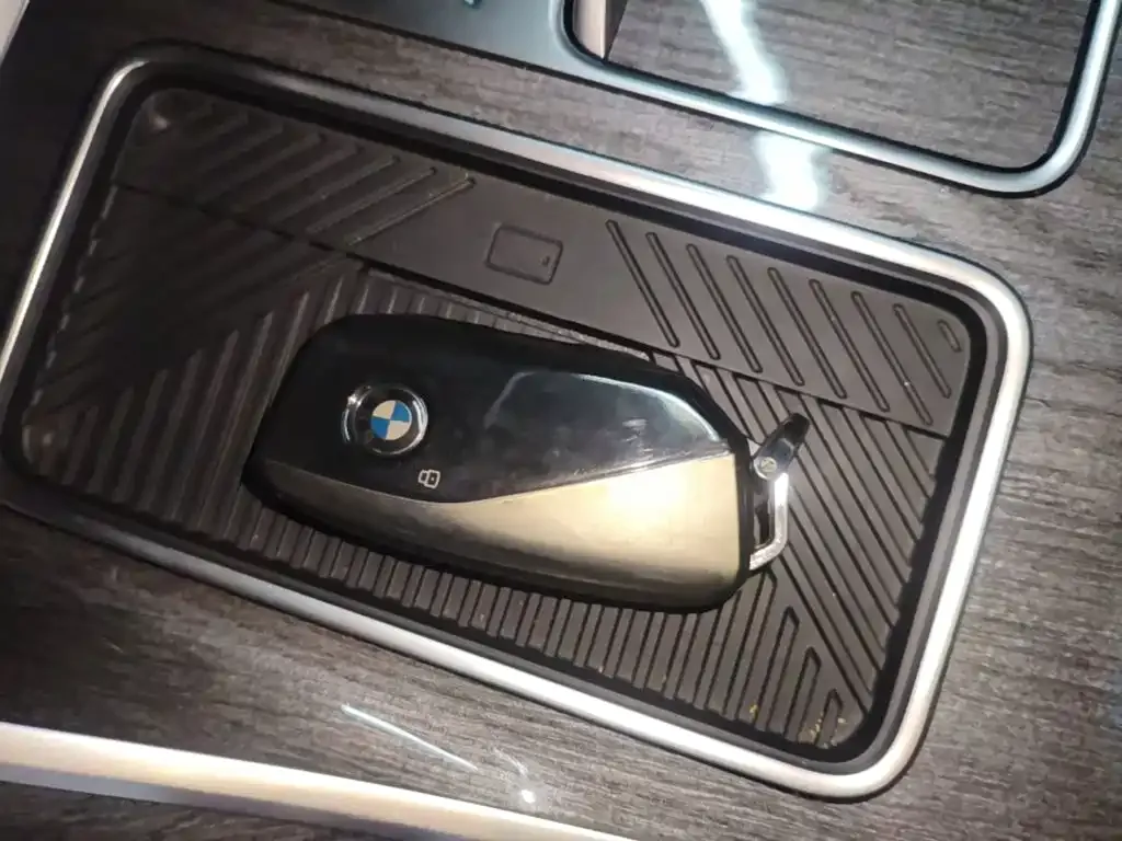 BMW i7 — фото 9