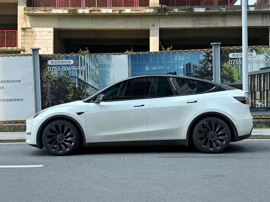 Tesla Model Y — фото 7