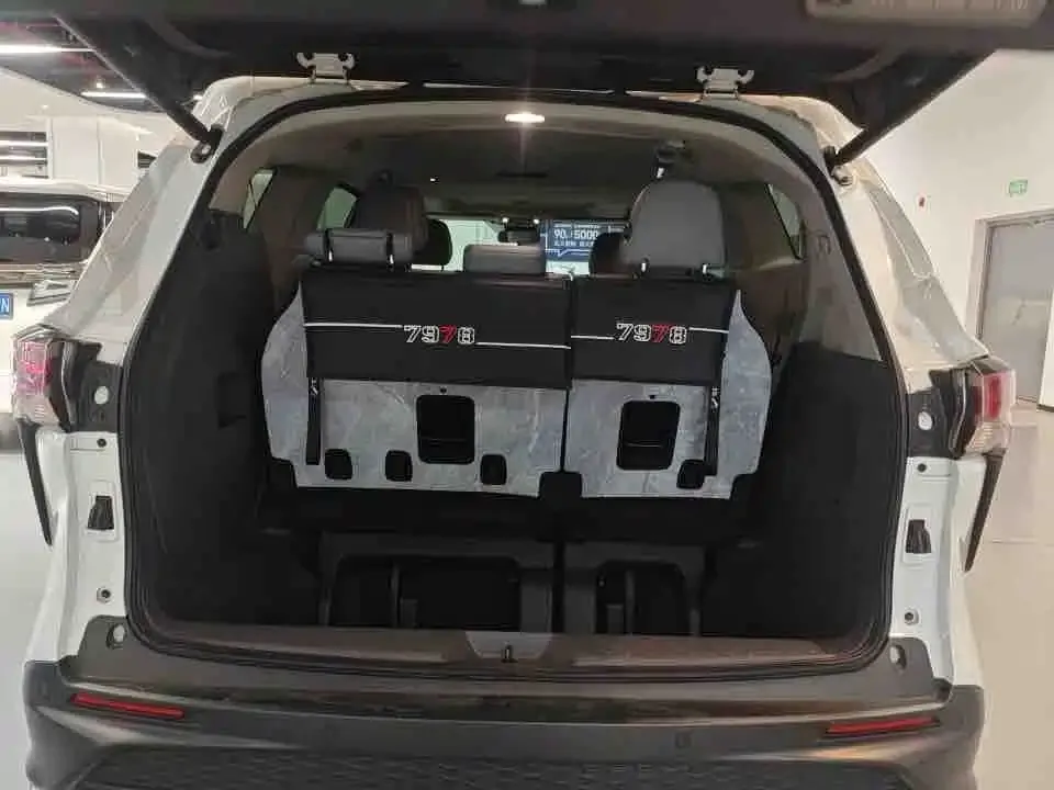 Toyota Granvia — фото 7