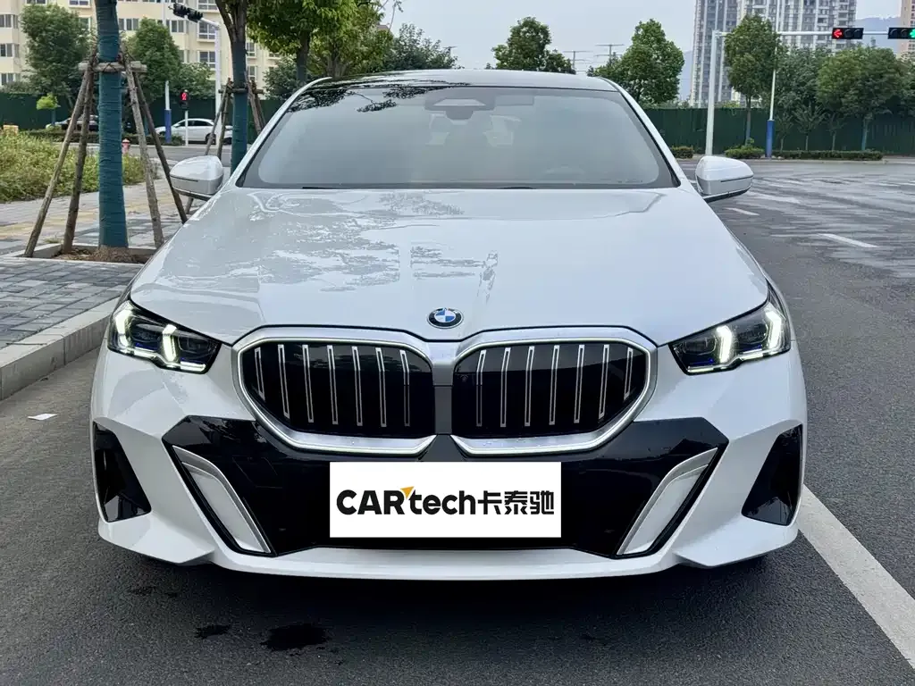 BMW 5 Series — фото 4