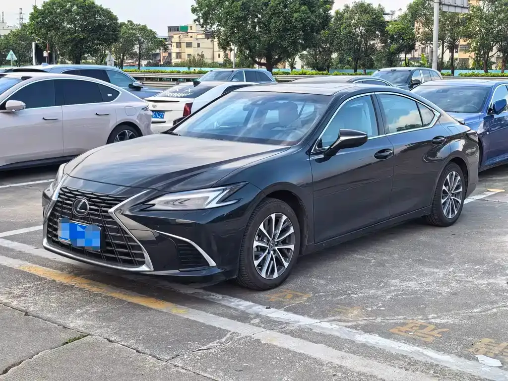 Lexus ES — фото 1