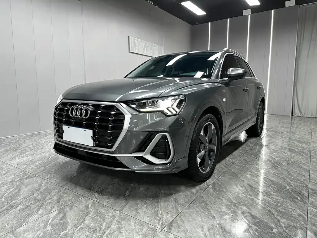 Audi Q3 — фото 1