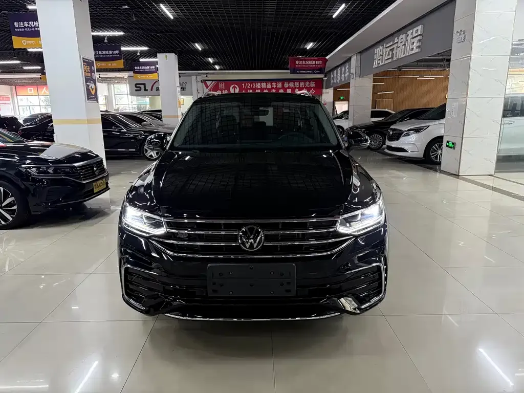Volkswagen Tiguan L — фото 2