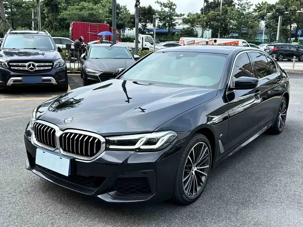 BMW 5 Series — фото 1