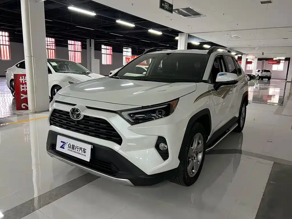 Toyota RAV4 — фото 1