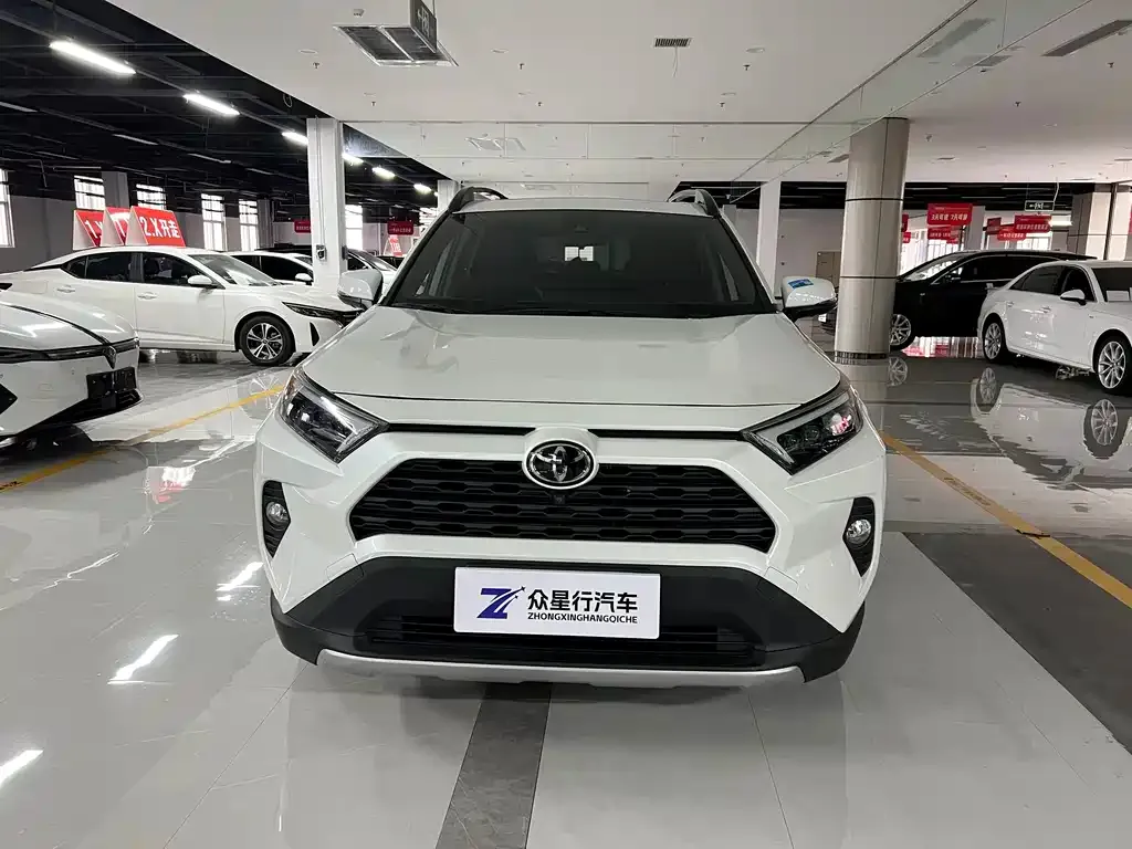 Toyota RAV4 — фото 4