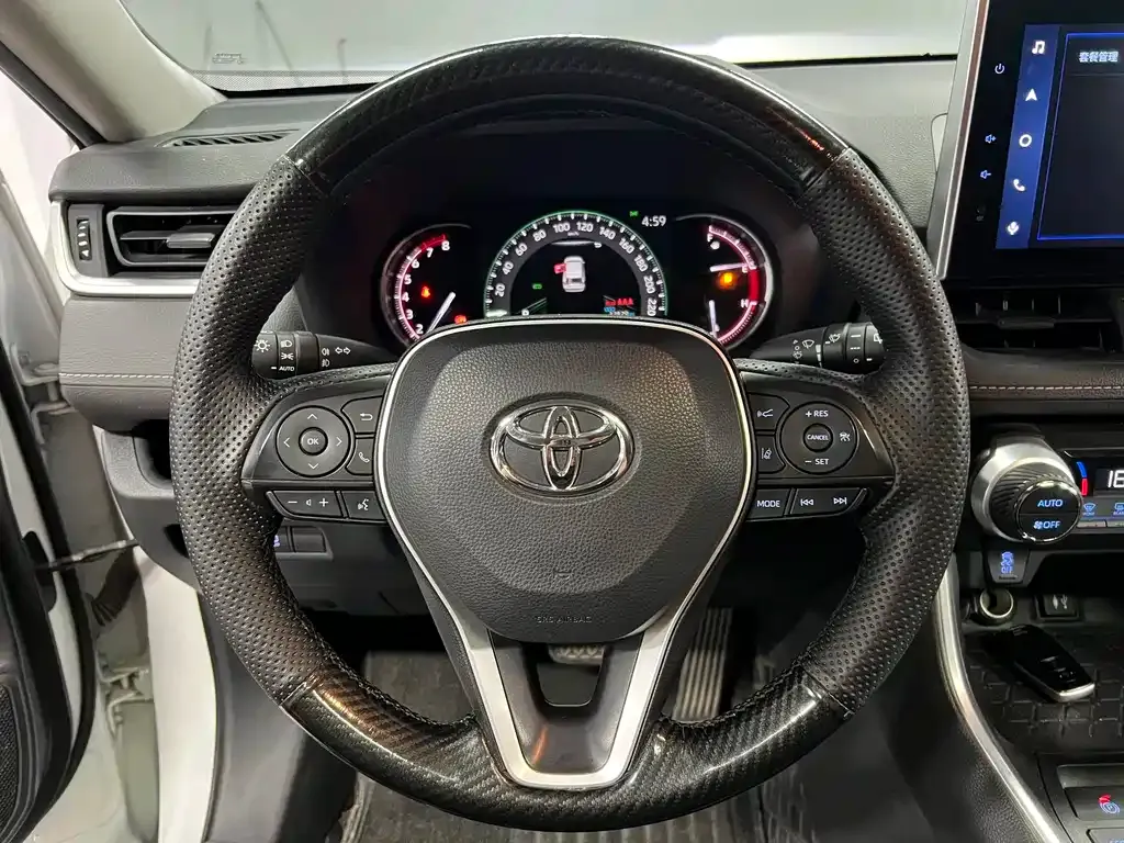 Toyota RAV4 — фото 8