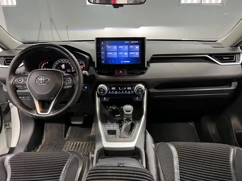 Toyota RAV4 — фото 5