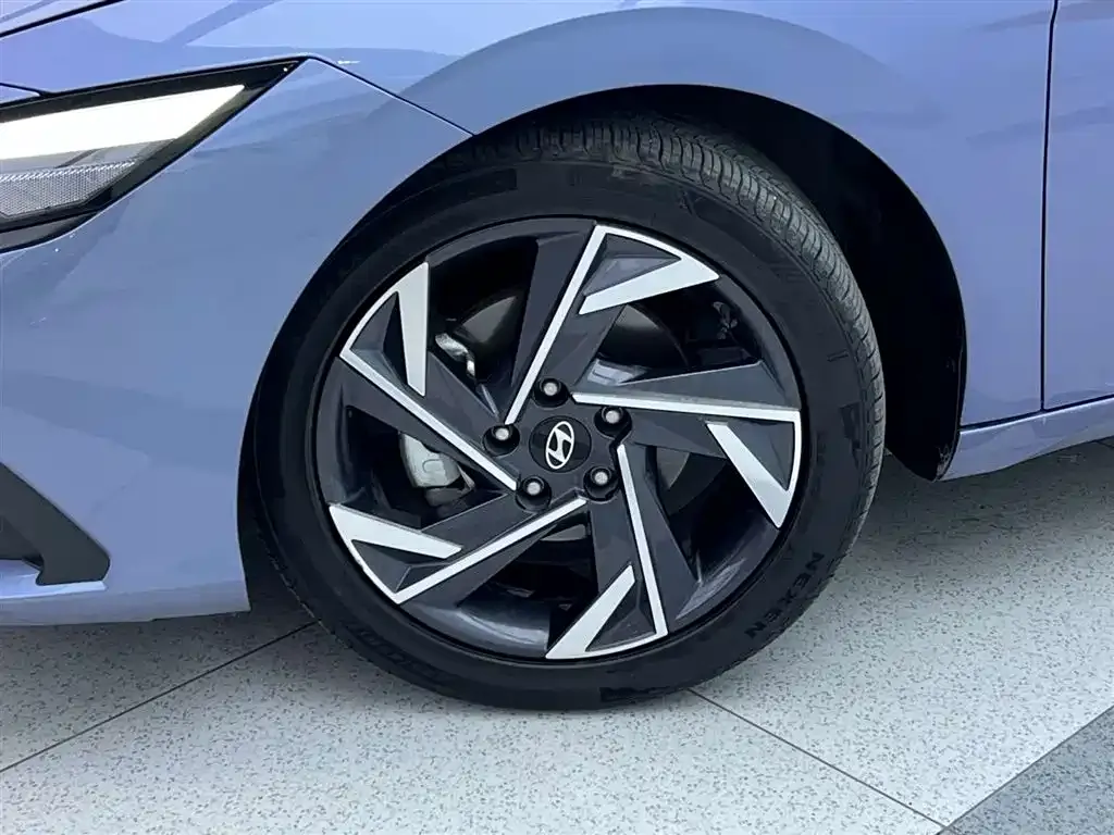 Hyundai Elantra — фото 5