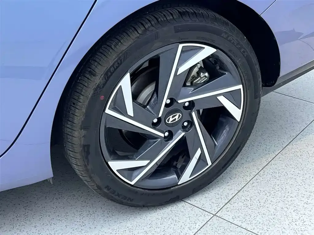 Hyundai Elantra — фото 10