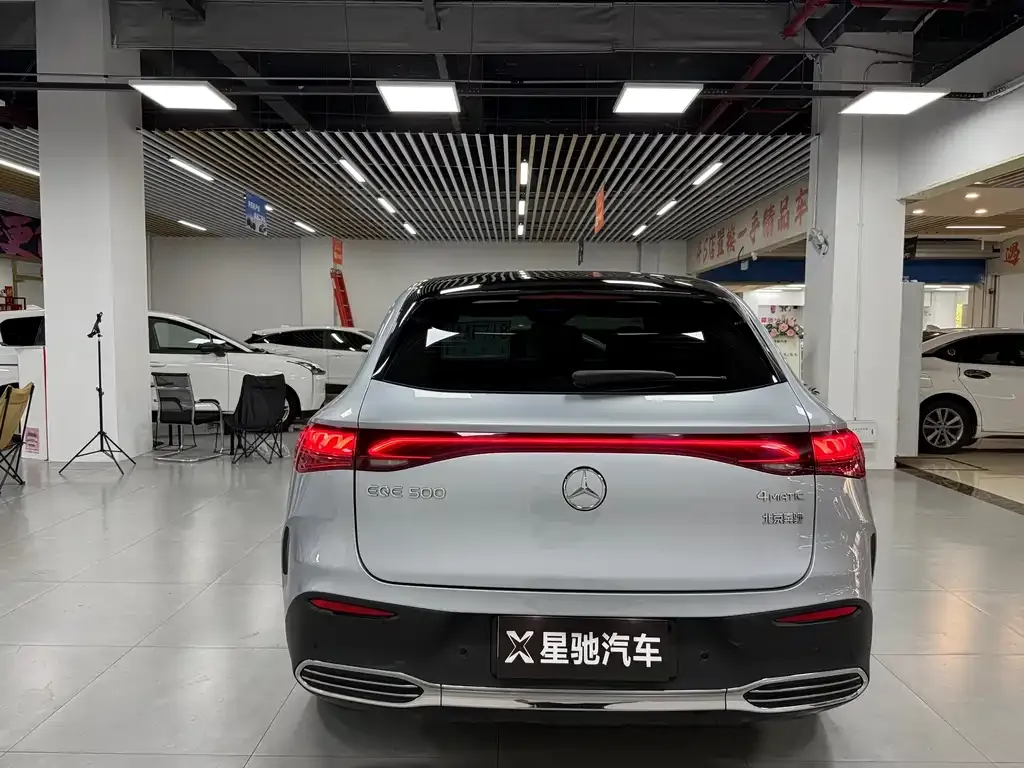 Mercedes-Benz EQE SUV — фото 6