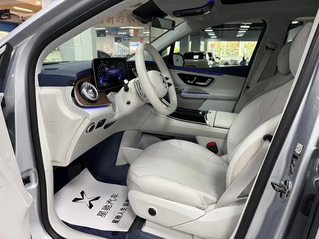 Mercedes-Benz EQE SUV — фото 3