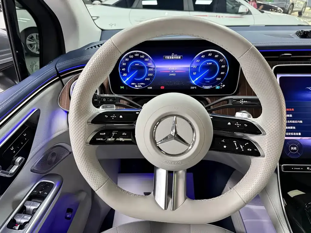 Mercedes-Benz EQE SUV — фото 7
