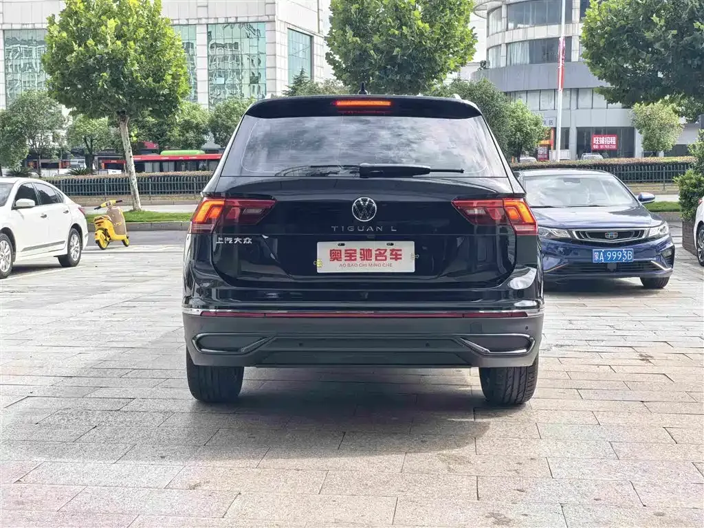 Volkswagen Tiguan L — фото 8