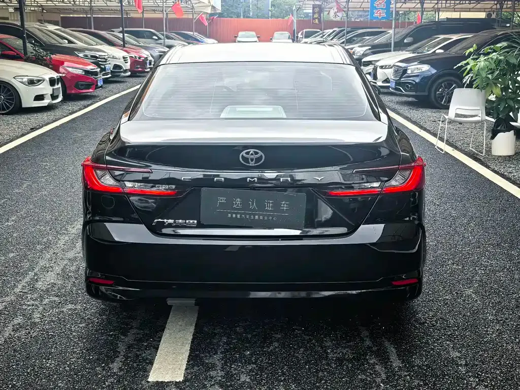 Toyota Camry — фото 9