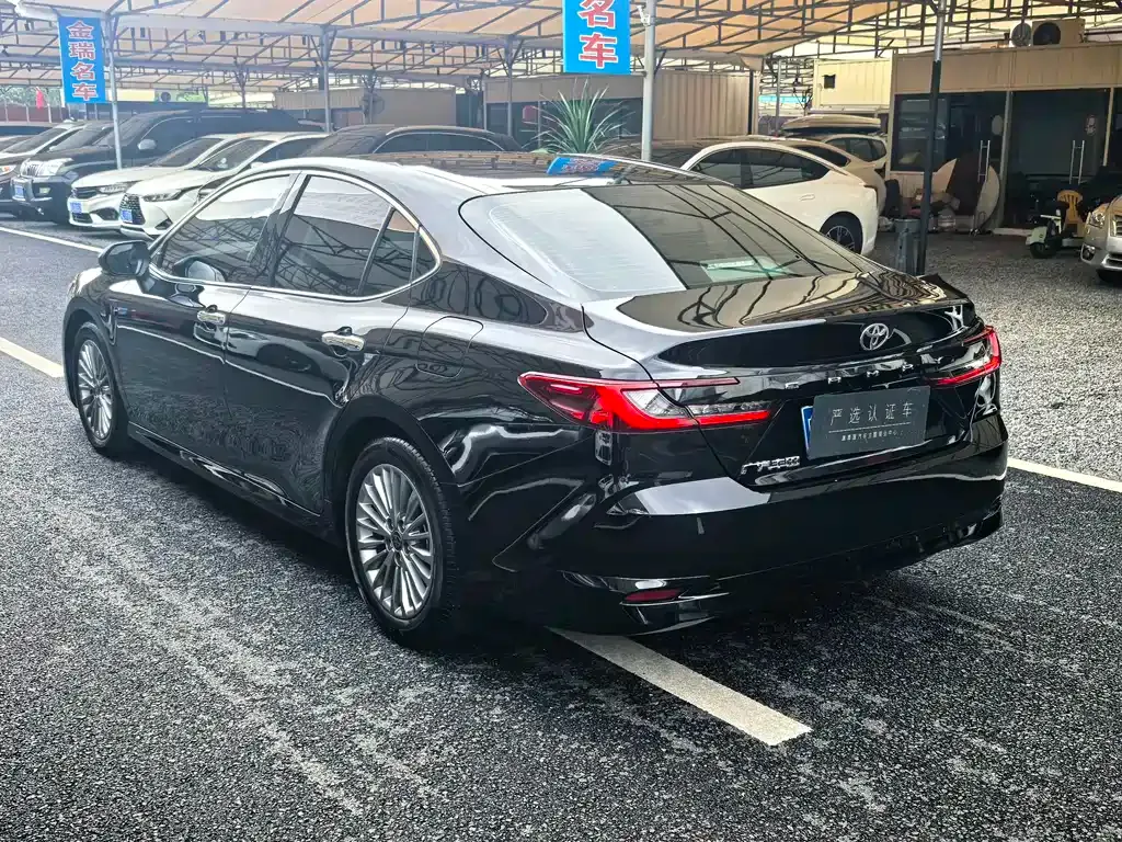 Toyota Camry — фото 8