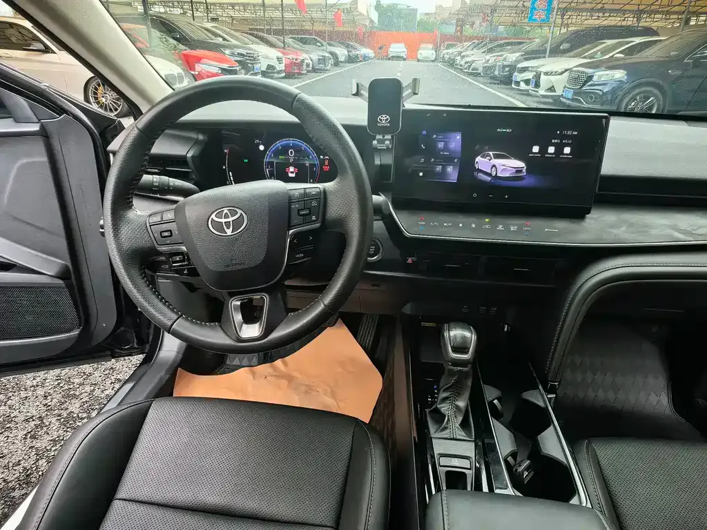 Toyota Camry — фото 10