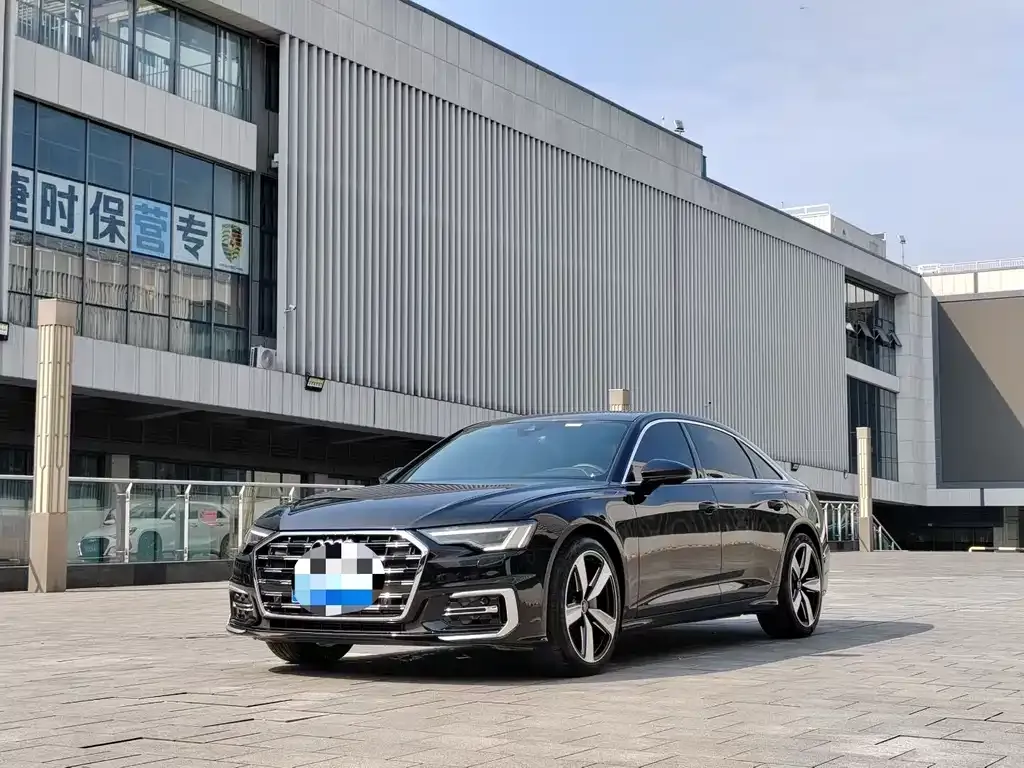 Audi A6L — фото 1