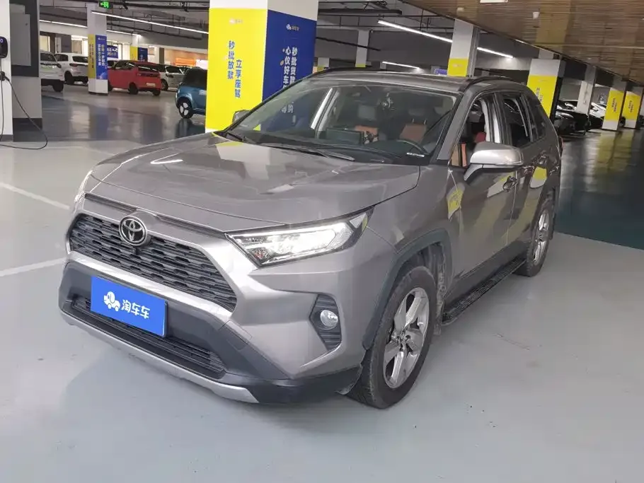 Toyota RAV4 — фото 1