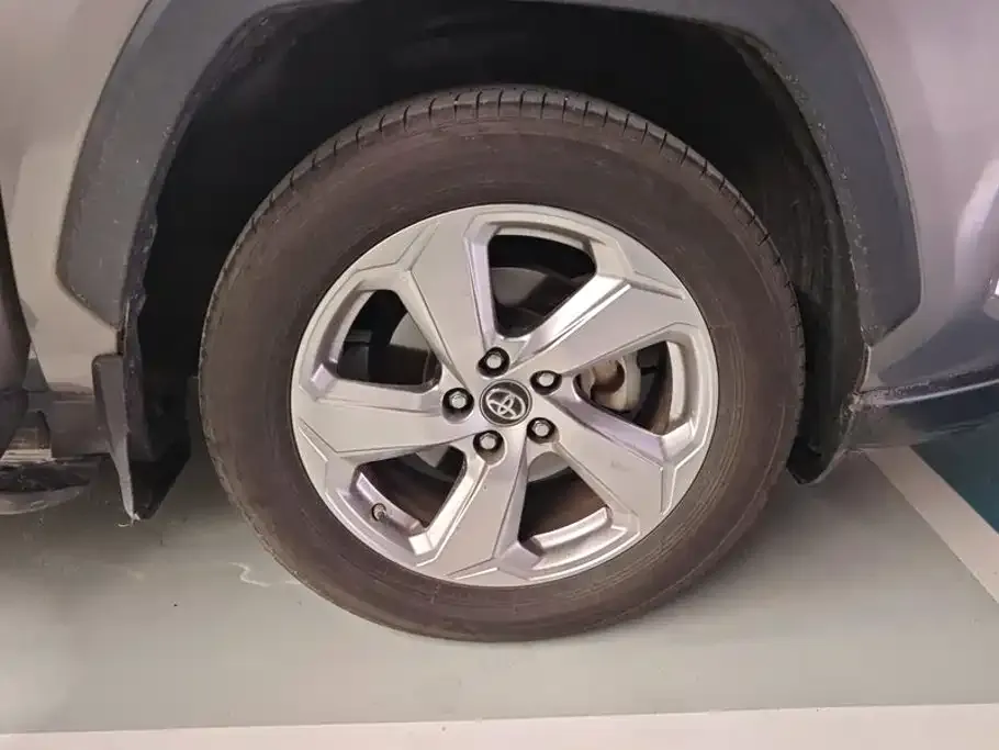 Toyota RAV4 — фото 3