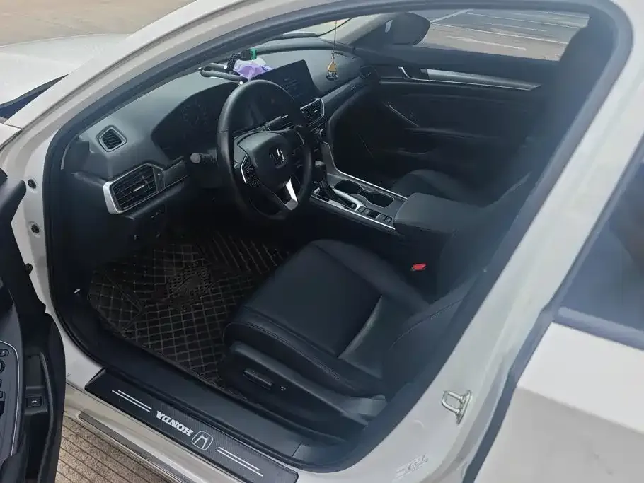 Honda Accord — фото 9