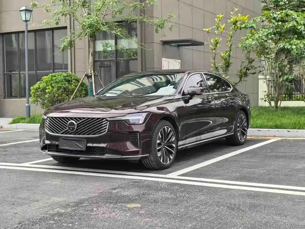 Volvo S90 — фото 1