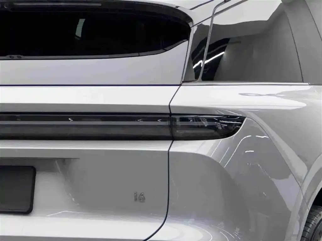 Li Auto i6 — фото 10