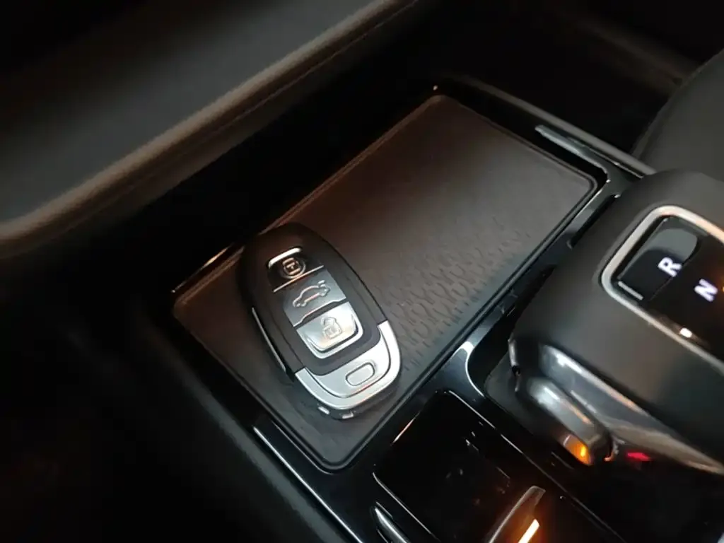 Hongqi E-QM5 — фото 2
