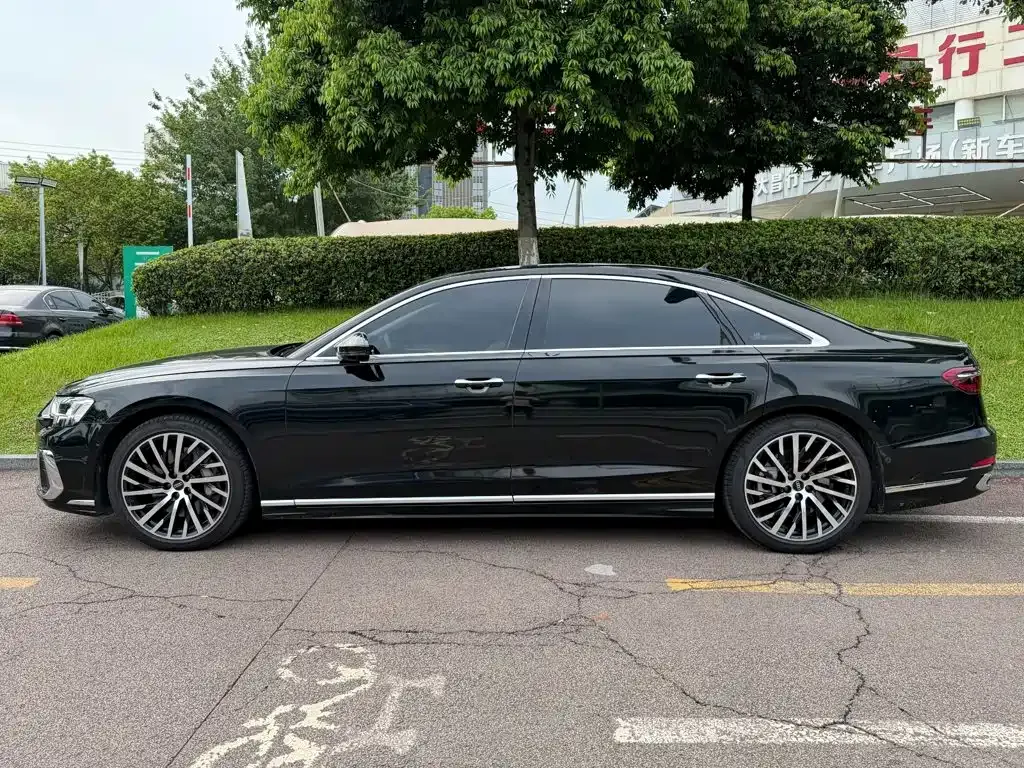 Audi A8 — фото 8