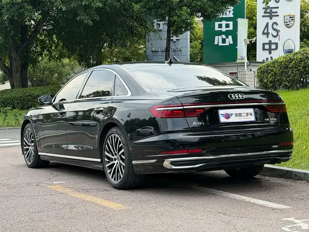 Audi A8 — фото 7