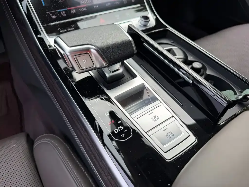 Audi A8 — фото 2