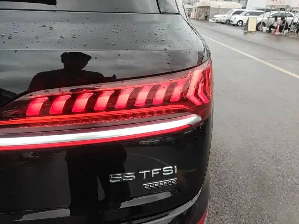 Audi Q7 — фото 10