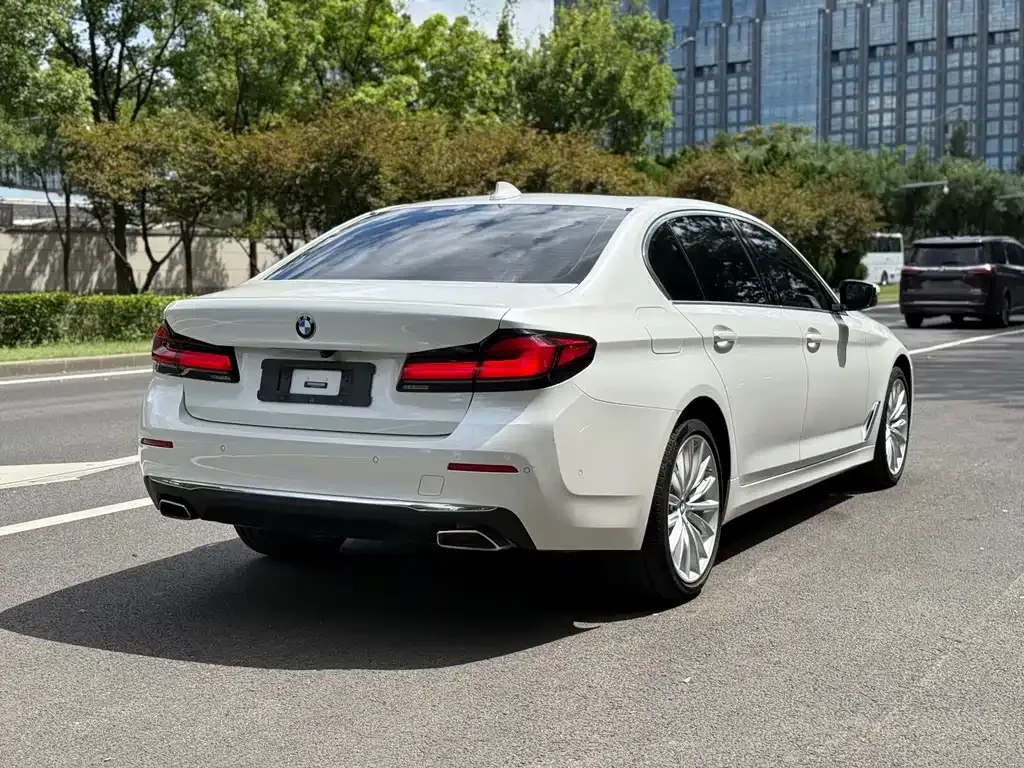 BMW 5 Series — фото 10