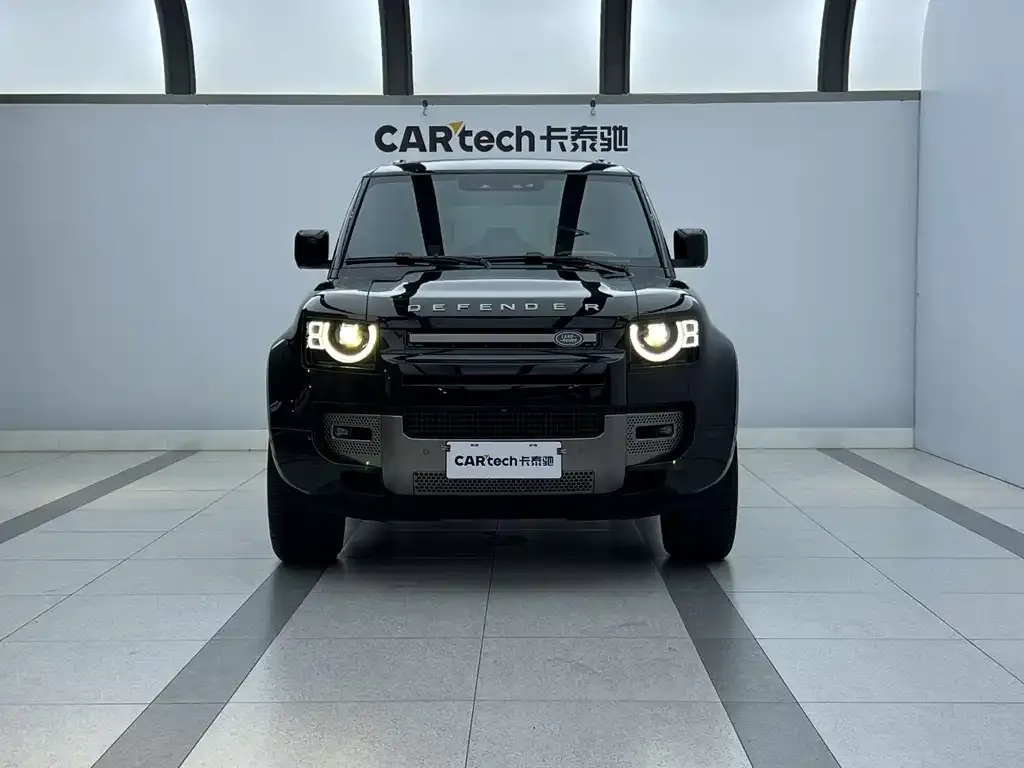 Land Rover Defender — фото 1