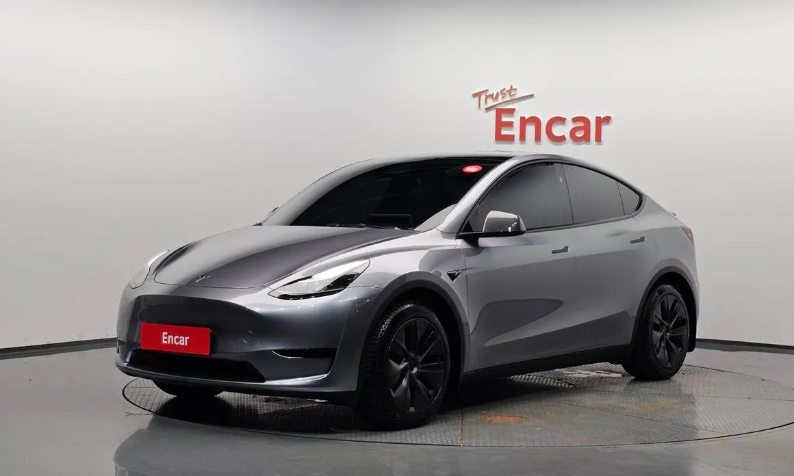 Tesla Model Y — фото 1